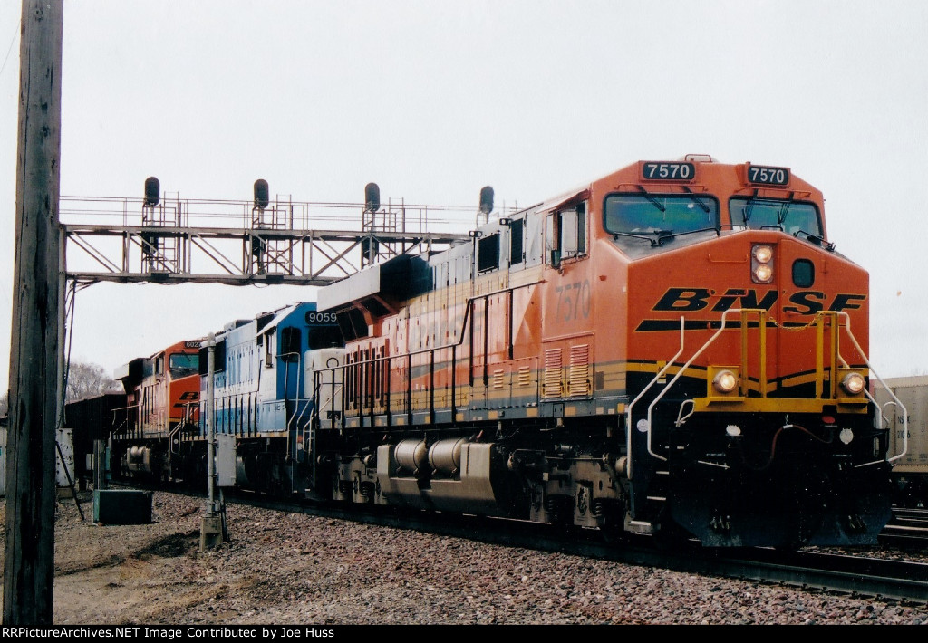 BNSF 7570 North